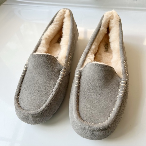 NWOT - UGG Women's Gray Ansley Slippers - Picture 3 of 8